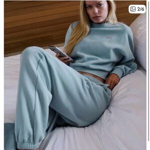 ALO Yoga Celestial Blue Cropped Accolade Crewneck